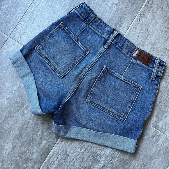 Hollister High-Rise Denim Mom Shorts 3" - Picture 3 of 5